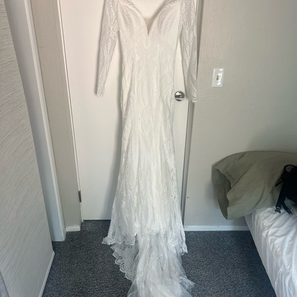 Stunning Custom-Made Bohemian Wedding Dress - Size 6 - Picture 4 of 6